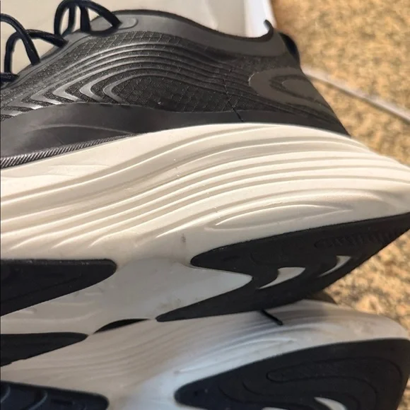 APL Men's Streamline Black and White Shoes - Picture 9 of 12